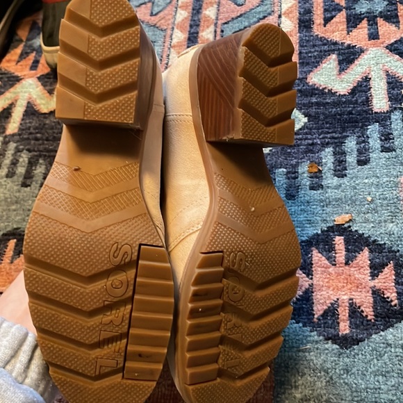 SOREL cate lace up boots. - Picture 4 of 8